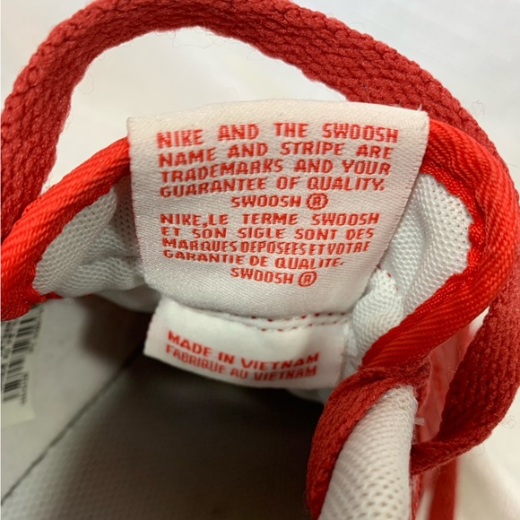 Red leather Nike Air Force 1 LV8 sneakers - Picture 12 of 12